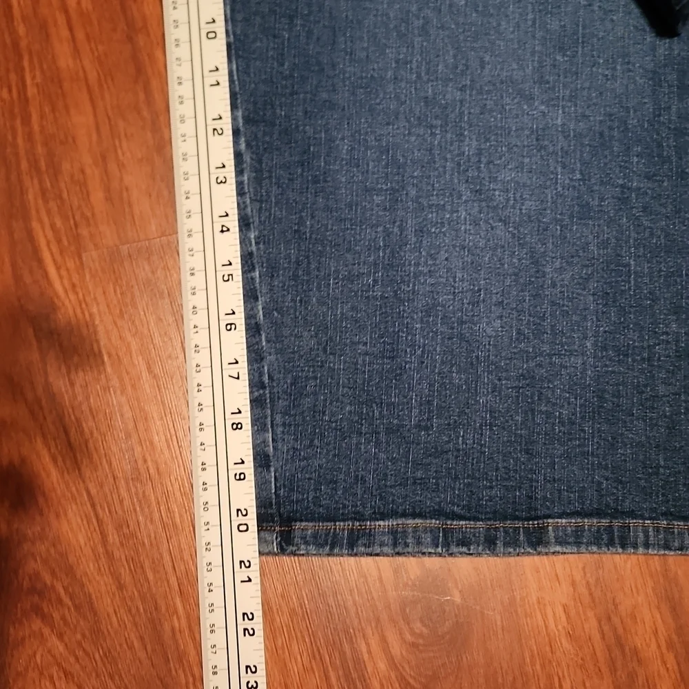 Avenue Blues Shorts womens  New stretch size 28  plus Size - Picture 7 of 12